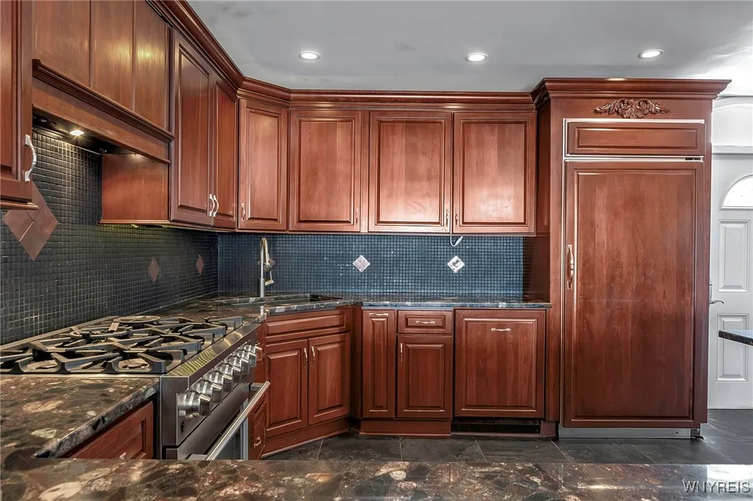 402 Lakefront Boulevard, Buffalo, New York 14202, Buffalo, New York 14202, 2 Bedrooms Bedrooms, 5 Rooms Rooms,2 BathroomsBathrooms,Residential,Closed,402 Lakefront Boulevard, Buffalo, New York 14202,0,B1588699