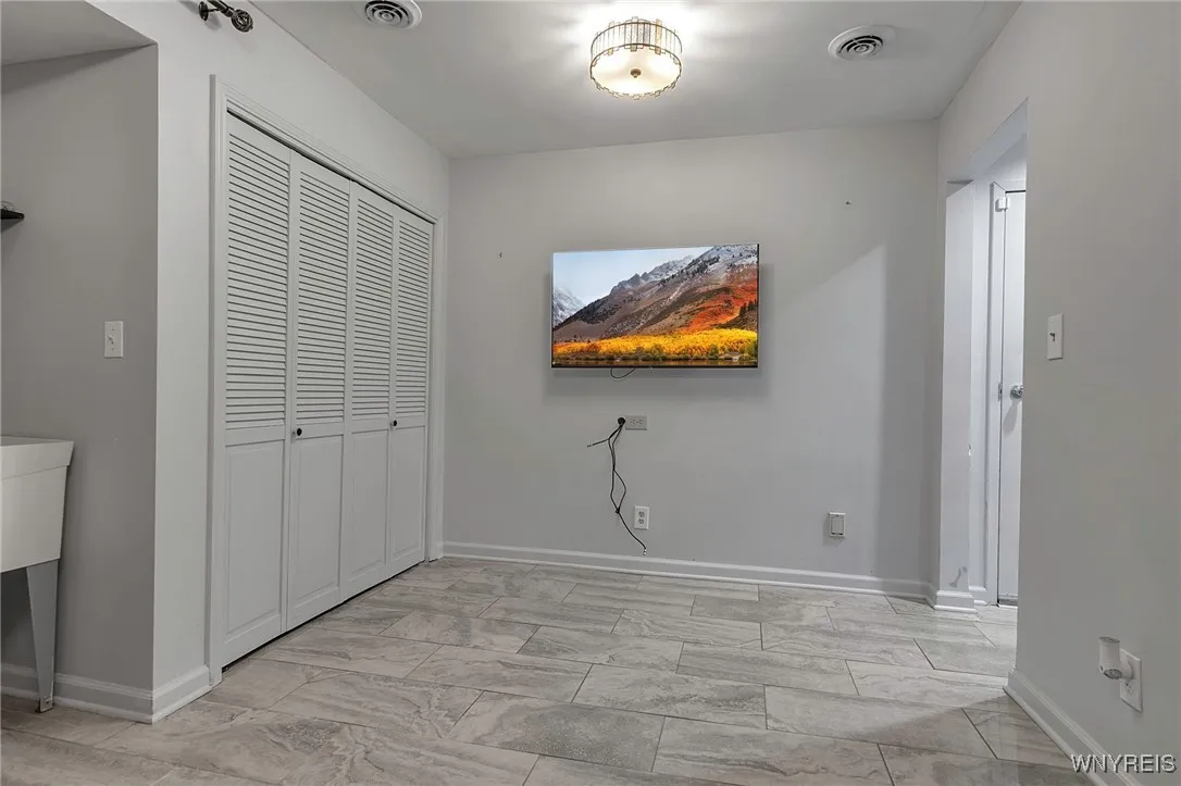 402 Lakefront Boulevard, Buffalo, New York 14202, Buffalo, New York 14202, 2 Bedrooms Bedrooms, 5 Rooms Rooms,2 BathroomsBathrooms,Residential,Closed,402 Lakefront Boulevard, Buffalo, New York 14202,0,B1588699