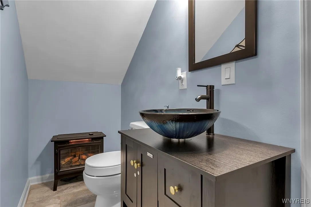 402 Lakefront Boulevard, Buffalo, New York 14202, Buffalo, New York 14202, 2 Bedrooms Bedrooms, 5 Rooms Rooms,2 BathroomsBathrooms,Residential,Closed,402 Lakefront Boulevard, Buffalo, New York 14202,0,B1588699
