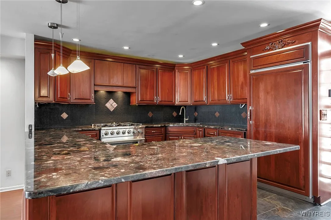 402 Lakefront Boulevard, Buffalo, New York 14202, Buffalo, New York 14202, 2 Bedrooms Bedrooms, 5 Rooms Rooms,2 BathroomsBathrooms,Residential,Closed,402 Lakefront Boulevard, Buffalo, New York 14202,0,B1588699