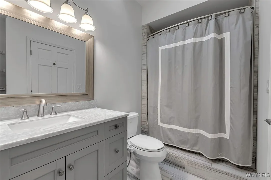 402 Lakefront Boulevard, Buffalo, New York 14202, Buffalo, New York 14202, 2 Bedrooms Bedrooms, 5 Rooms Rooms,2 BathroomsBathrooms,Residential,Closed,402 Lakefront Boulevard, Buffalo, New York 14202,0,B1588699