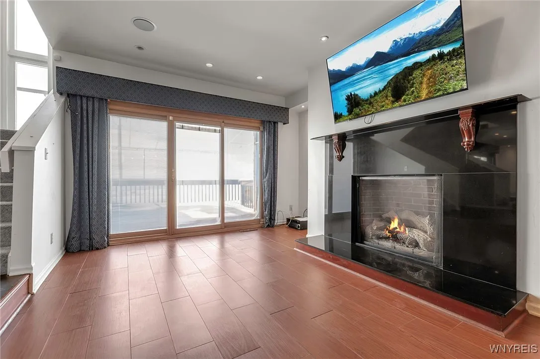 402 Lakefront Boulevard, Buffalo, New York 14202, Buffalo, New York 14202, 2 Bedrooms Bedrooms, 5 Rooms Rooms,2 BathroomsBathrooms,Residential,Closed,402 Lakefront Boulevard, Buffalo, New York 14202,0,B1588699