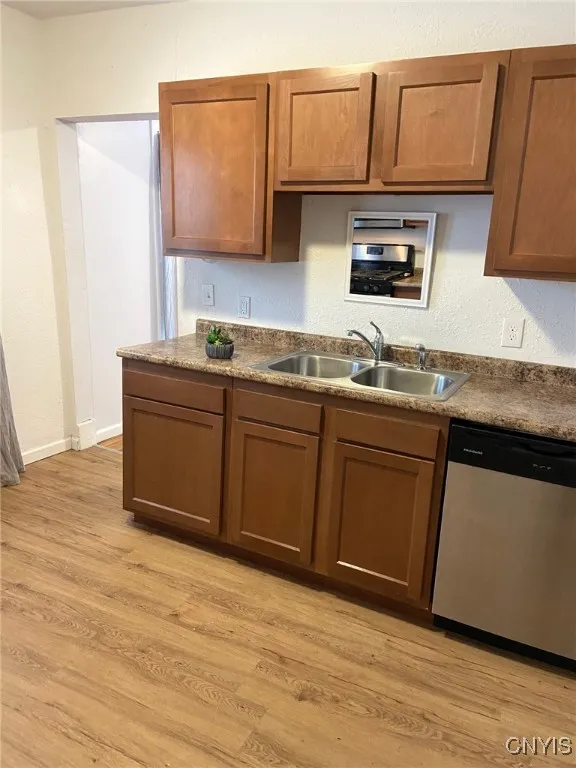 320 Westmoreland Avenue, Syracuse, New York 13210, Syracuse, New York 13210, 6 Bedrooms Bedrooms, ,2 BathroomsBathrooms,Residential,Closed,320 Westmoreland Avenue, Syracuse, New York 13210,0,S1589327