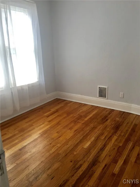320 Westmoreland Avenue, Syracuse, New York 13210, Syracuse, New York 13210, 6 Bedrooms Bedrooms, ,2 BathroomsBathrooms,Residential,Closed,320 Westmoreland Avenue, Syracuse, New York 13210,0,S1589327