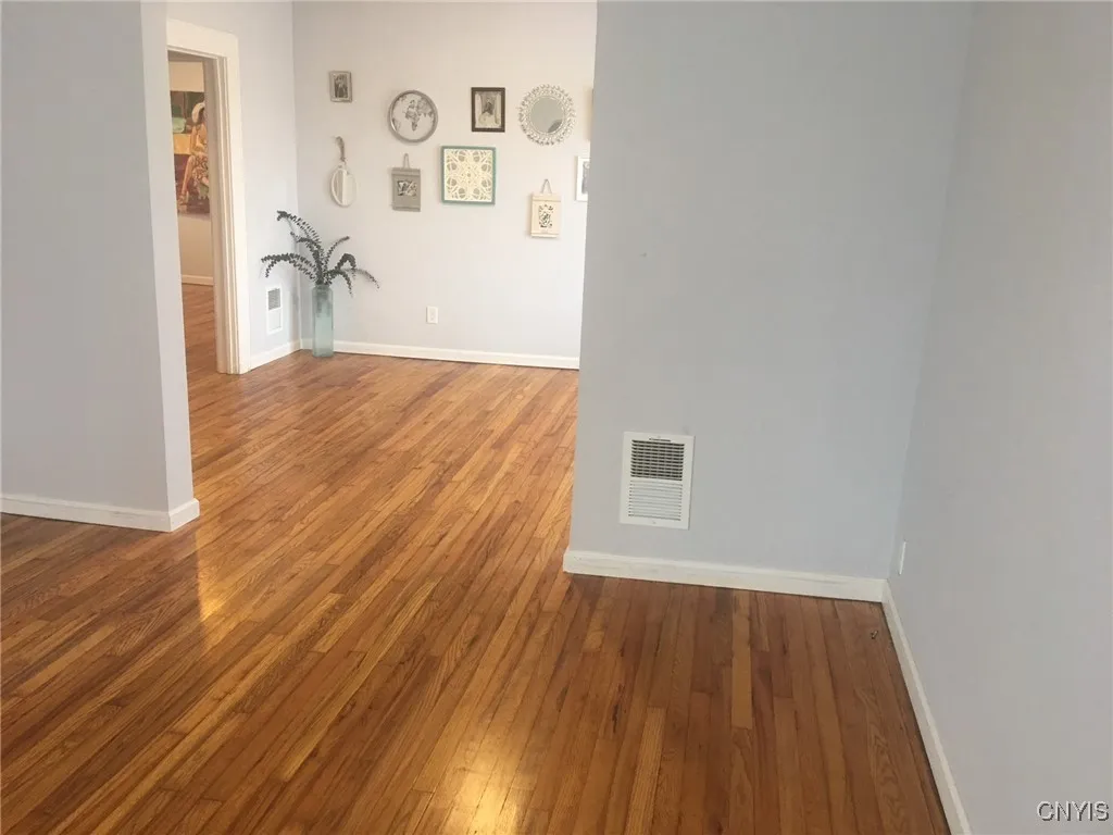 320 Westmoreland Avenue, Syracuse, New York 13210, Syracuse, New York 13210, 6 Bedrooms Bedrooms, ,2 BathroomsBathrooms,Residential,Closed,320 Westmoreland Avenue, Syracuse, New York 13210,0,S1589327