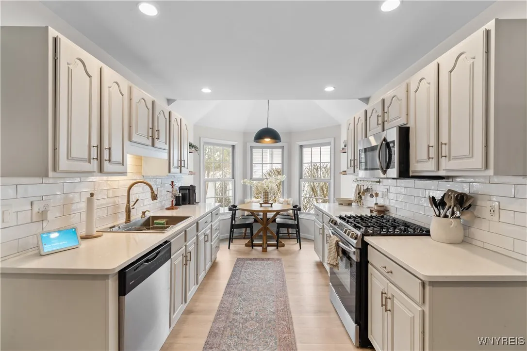 Eat In breakfast nook
