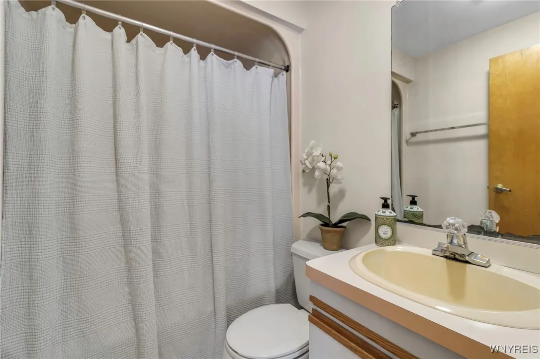 2nd Bedroom Bath