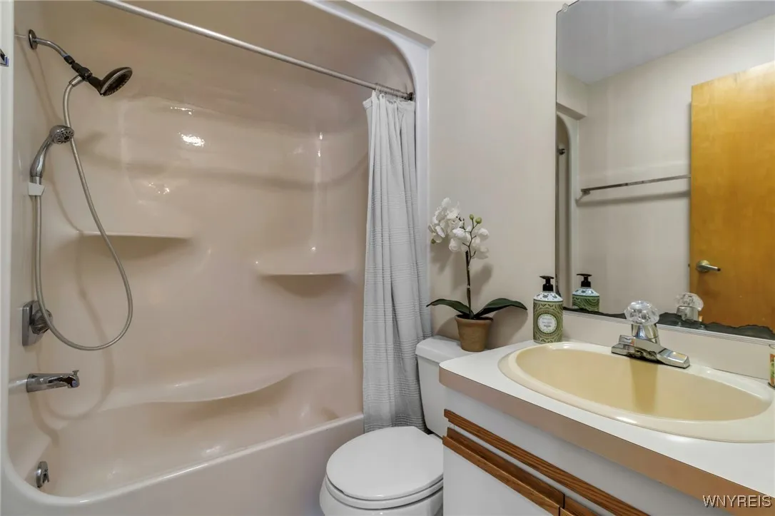 2nd Bedroom Bath