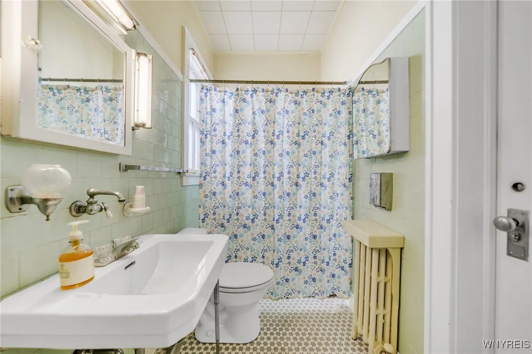 23 Vernon Street, Royalton, New York 14105, Royalton, New York 14105, 6 Bedrooms Bedrooms, 10 Rooms Rooms,3 BathroomsBathrooms,Residential,Closed,23 Vernon Street, Royalton, New York 14105,0,B1587622