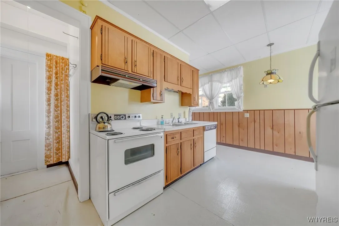 23 Vernon Street, Royalton, New York 14105, Royalton, New York 14105, 6 Bedrooms Bedrooms, 10 Rooms Rooms,3 BathroomsBathrooms,Residential,Closed,23 Vernon Street, Royalton, New York 14105,0,B1587622
