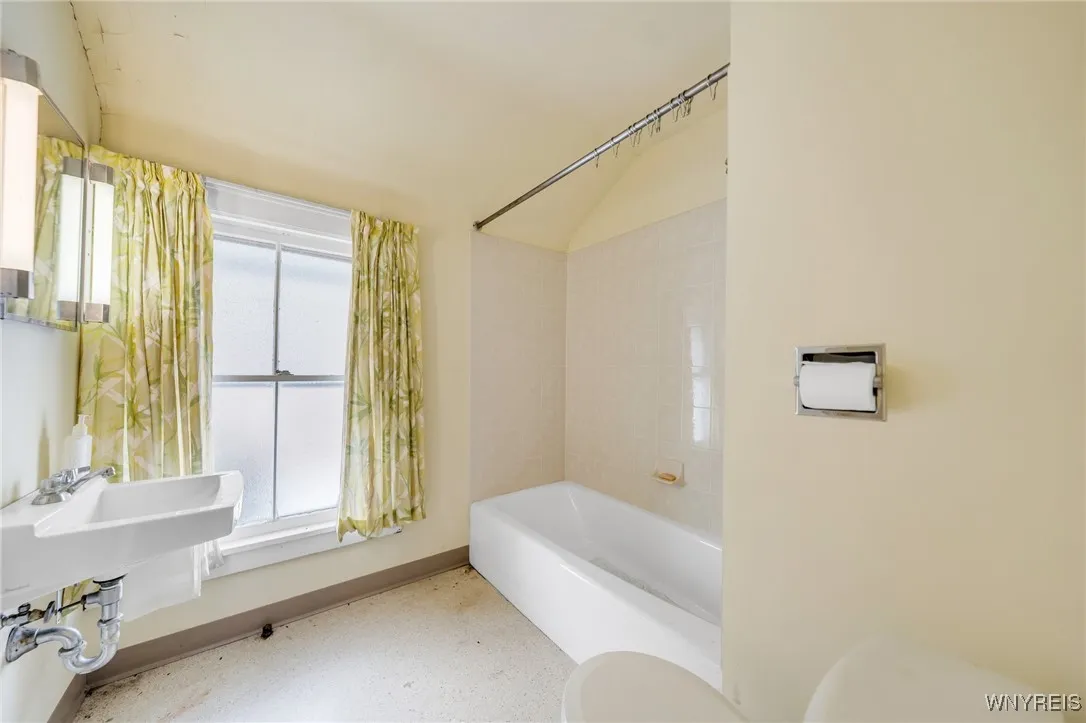 23 Vernon Street, Royalton, New York 14105, Royalton, New York 14105, 6 Bedrooms Bedrooms, 10 Rooms Rooms,3 BathroomsBathrooms,Residential,Closed,23 Vernon Street, Royalton, New York 14105,0,B1587622