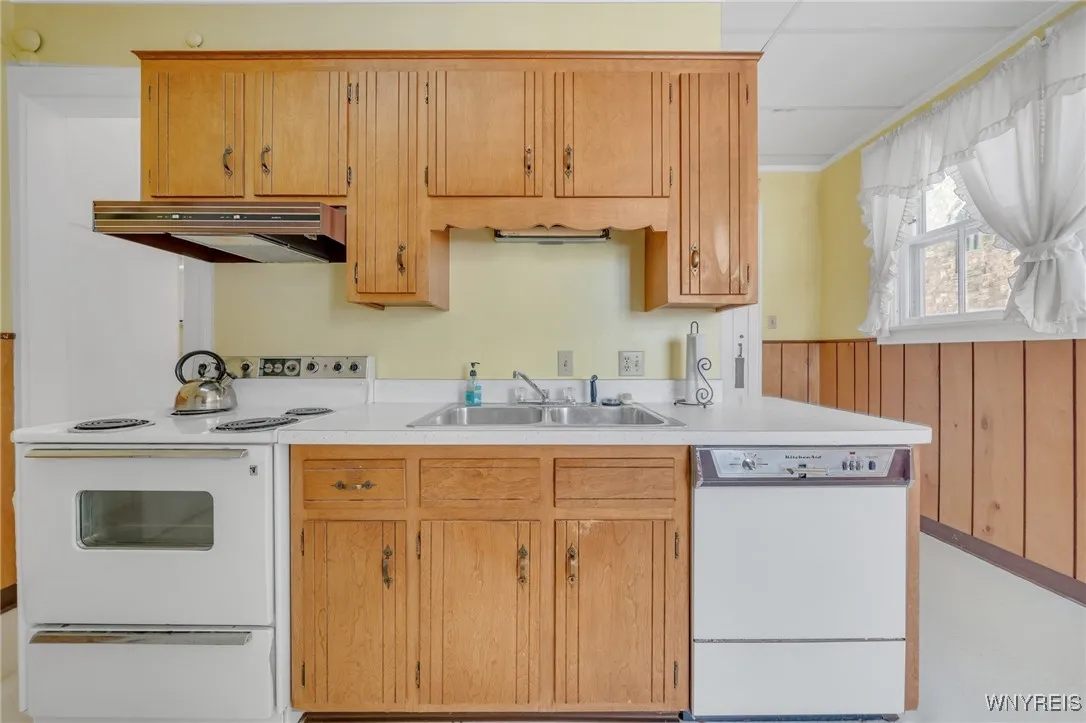 23 Vernon Street, Royalton, New York 14105, Royalton, New York 14105, 6 Bedrooms Bedrooms, 10 Rooms Rooms,3 BathroomsBathrooms,Residential,Closed,23 Vernon Street, Royalton, New York 14105,0,B1587622