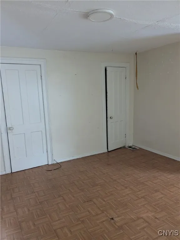 Upstairs front bedroom