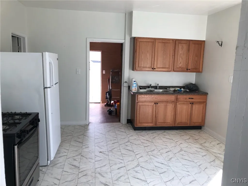 1217 York Street, Utica, New York 13502, Utica, New York 13502, 6 Bedrooms Bedrooms, ,2 BathroomsBathrooms,Residential,Closed,1217 York Street, Utica, New York 13502,S1589877