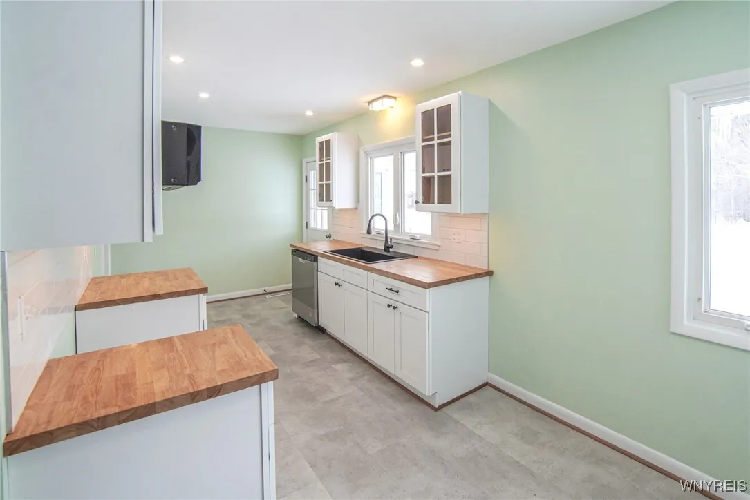 7408 Michael Road, Orchard Park, New York 14127, Orchard Park, New York 14127, 3 Bedrooms Bedrooms, 5 Rooms Rooms,1 BathroomBathrooms,Residential,Closed,7408 Michael Road, Orchard Park, New York 14127,0,B1589735