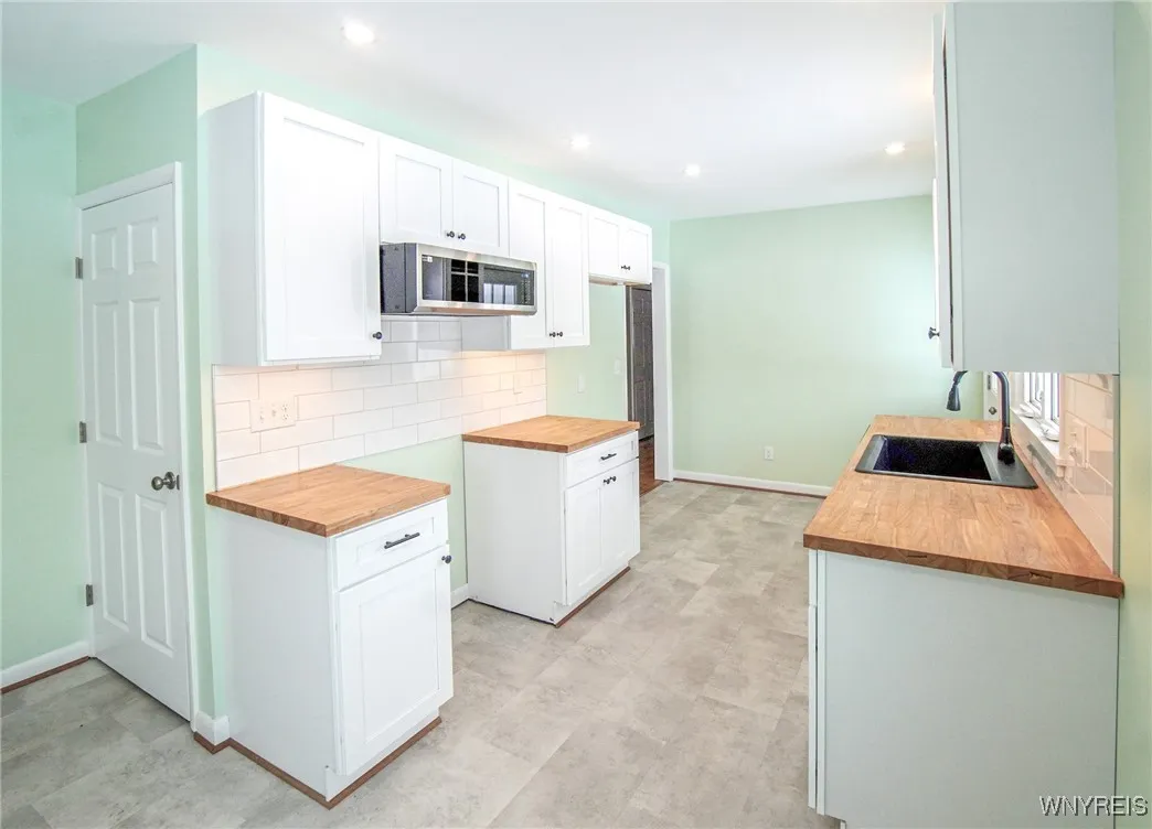 7408 Michael Road, Orchard Park, New York 14127, Orchard Park, New York 14127, 3 Bedrooms Bedrooms, 5 Rooms Rooms,1 BathroomBathrooms,Residential,Closed,7408 Michael Road, Orchard Park, New York 14127,0,B1589735