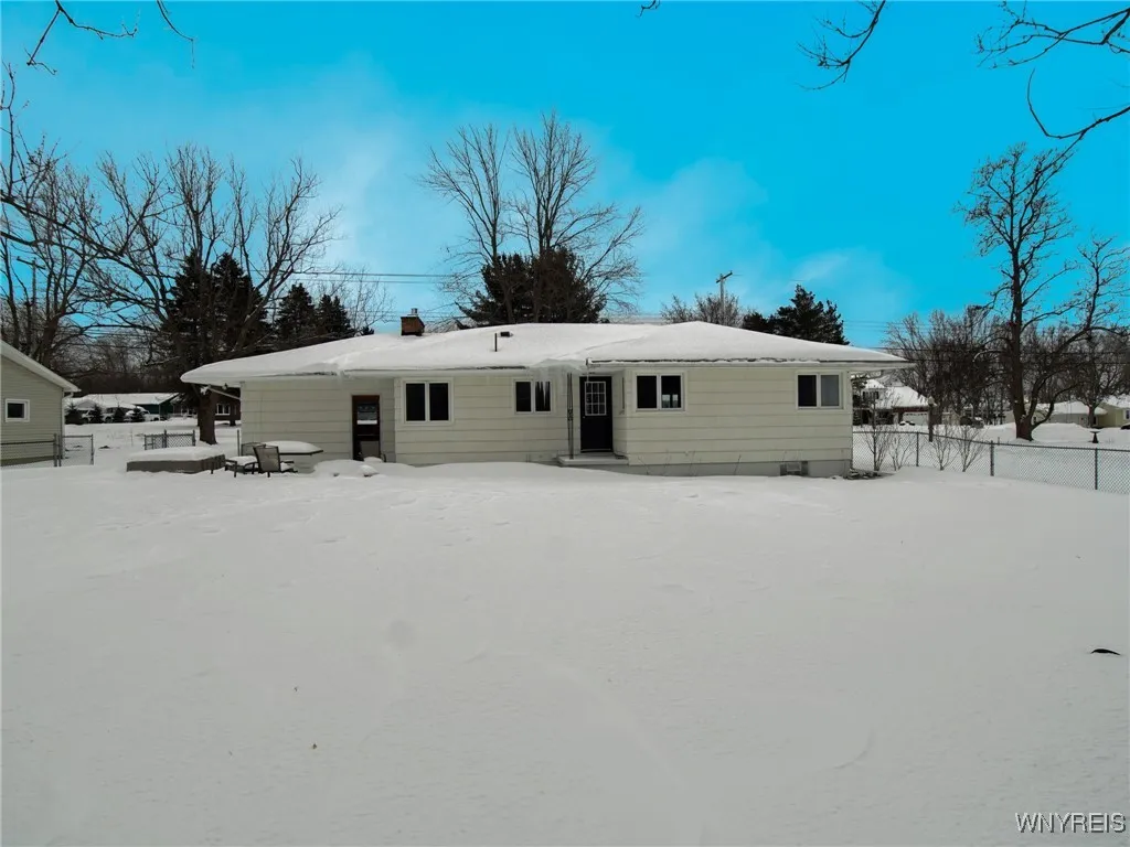 7408 Michael Road, Orchard Park, New York 14127, Orchard Park, New York 14127, 3 Bedrooms Bedrooms, 5 Rooms Rooms,1 BathroomBathrooms,Residential,Closed,7408 Michael Road, Orchard Park, New York 14127,0,B1589735
