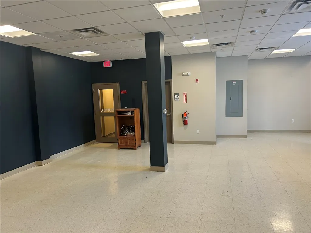 390 South Avenue, Rochester, New York 14620, Rochester, New York 14620, ,Commercial Lease,For Rent,390 South Avenue, Rochester, New York 14620,R1590333