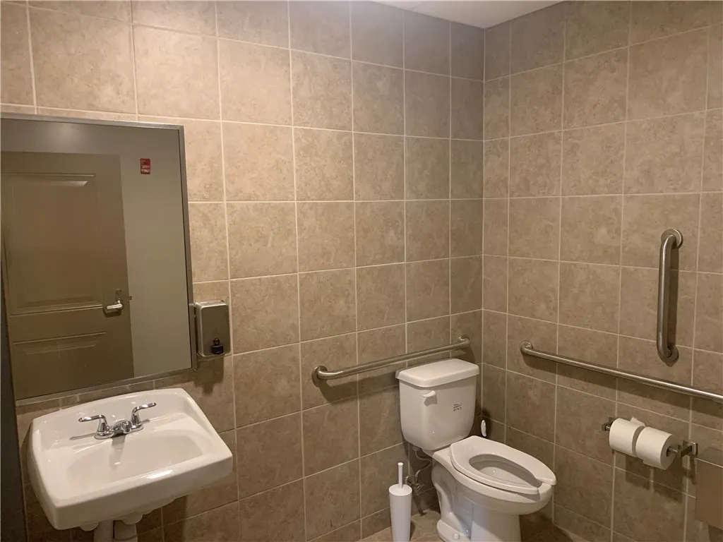 390 South Avenue, Rochester, New York 14620, Rochester, New York 14620, ,Commercial Lease,For Rent,390 South Avenue, Rochester, New York 14620,R1590333