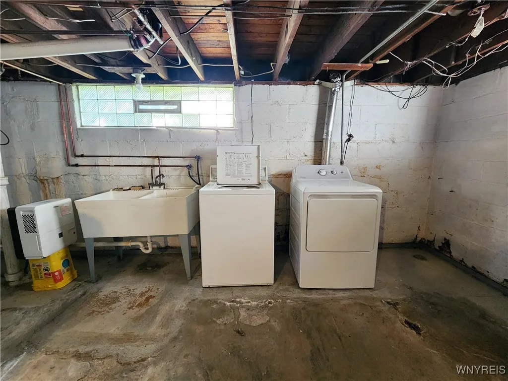 609 Emerson Drive, Amherst, New York 14226, Amherst, New York 14226, 3 Bedrooms Bedrooms, 7 Rooms Rooms,2 BathroomsBathrooms,Residential,Closed,609 Emerson Drive, Amherst, New York 14226,0,B1589596