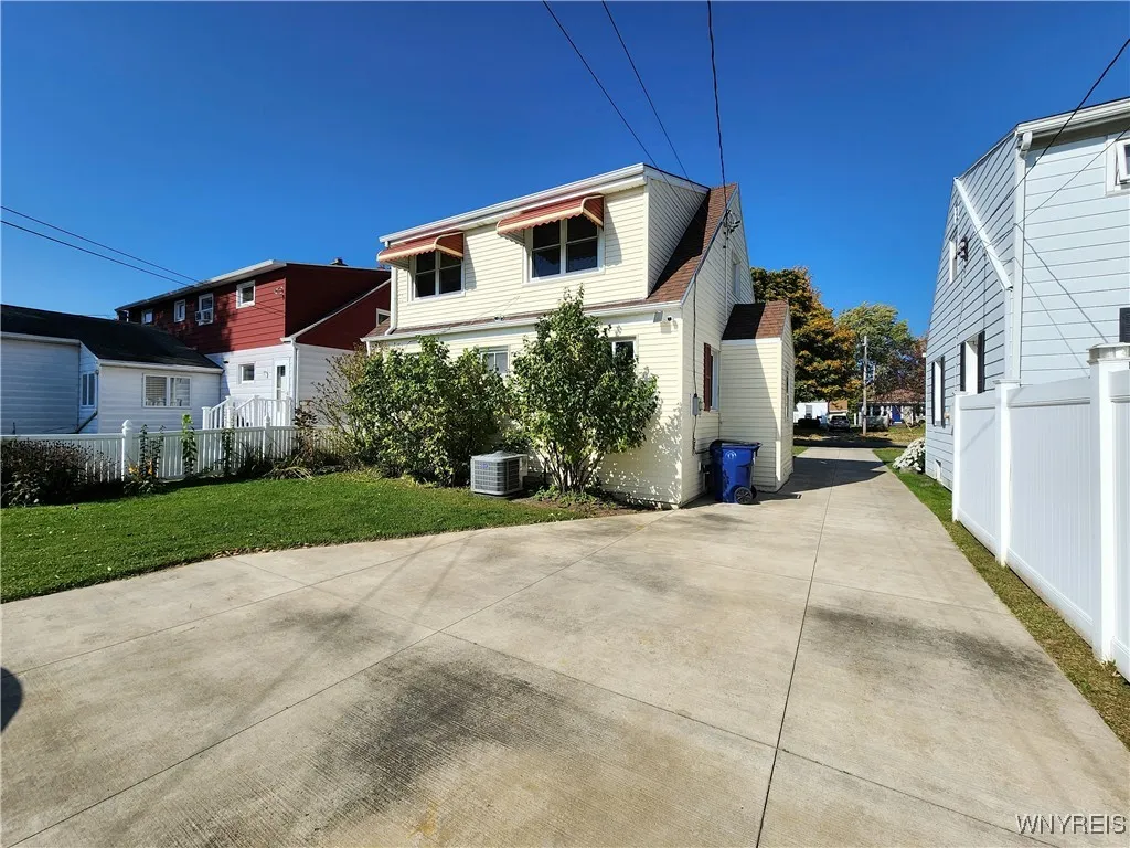 609 Emerson Drive, Amherst, New York 14226, Amherst, New York 14226, 3 Bedrooms Bedrooms, 7 Rooms Rooms,2 BathroomsBathrooms,Residential,Closed,609 Emerson Drive, Amherst, New York 14226,0,B1589596