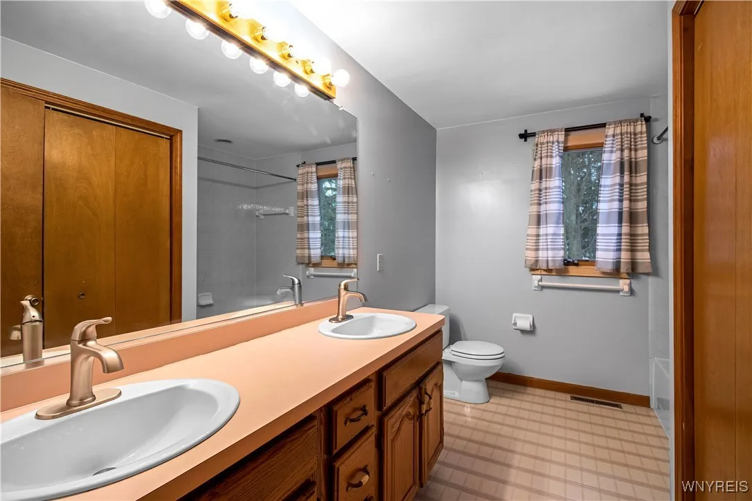 149 Shellridge Drive, Amherst, New York 14051, Amherst, New York 14051, 4 Bedrooms Bedrooms, 9 Rooms Rooms,2 BathroomsBathrooms,Residential,Closed,149 Shellridge Drive, Amherst, New York 14051,0,B1590513