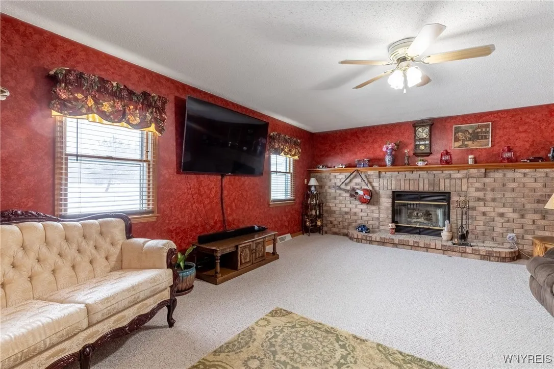 15 x 20 Familyroom with gas fireplace