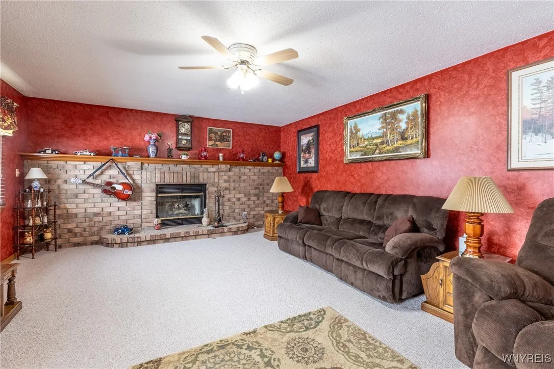15 x 20 Familyroom with gas fireplace