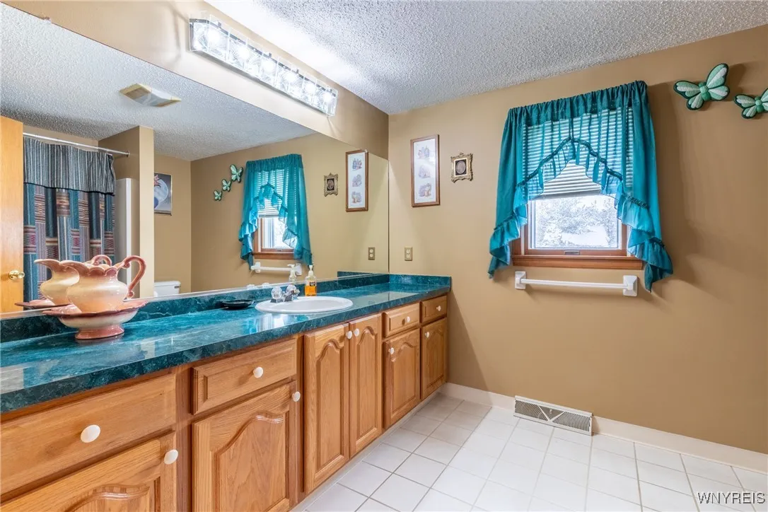 2nd floor full bath