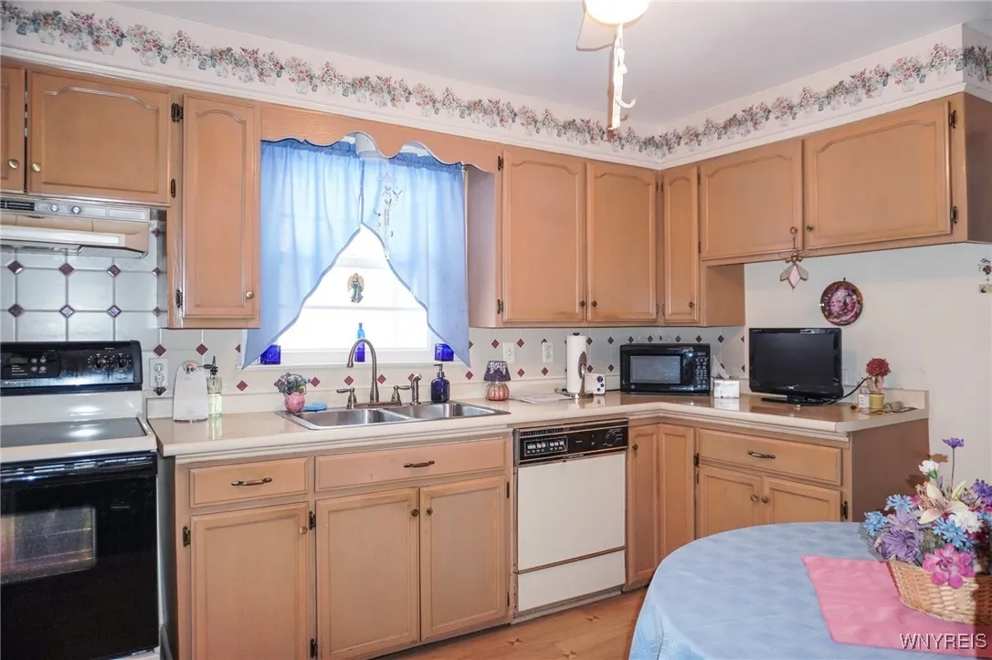 211 Northwood Drive, Tonawanda-town, New York 1422, Tonawanda, New York 14223, 3 Bedrooms Bedrooms, 8 Rooms Rooms,1 BathroomBathrooms,Residential,Closed,211 Northwood Drive, Tonawanda-town, New York 1422,0,B1589540