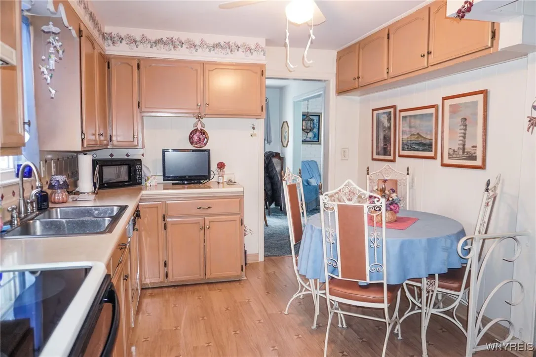 211 Northwood Drive, Tonawanda-town, New York 1422, Tonawanda, New York 14223, 3 Bedrooms Bedrooms, 8 Rooms Rooms,1 BathroomBathrooms,Residential,Closed,211 Northwood Drive, Tonawanda-town, New York 1422,0,B1589540