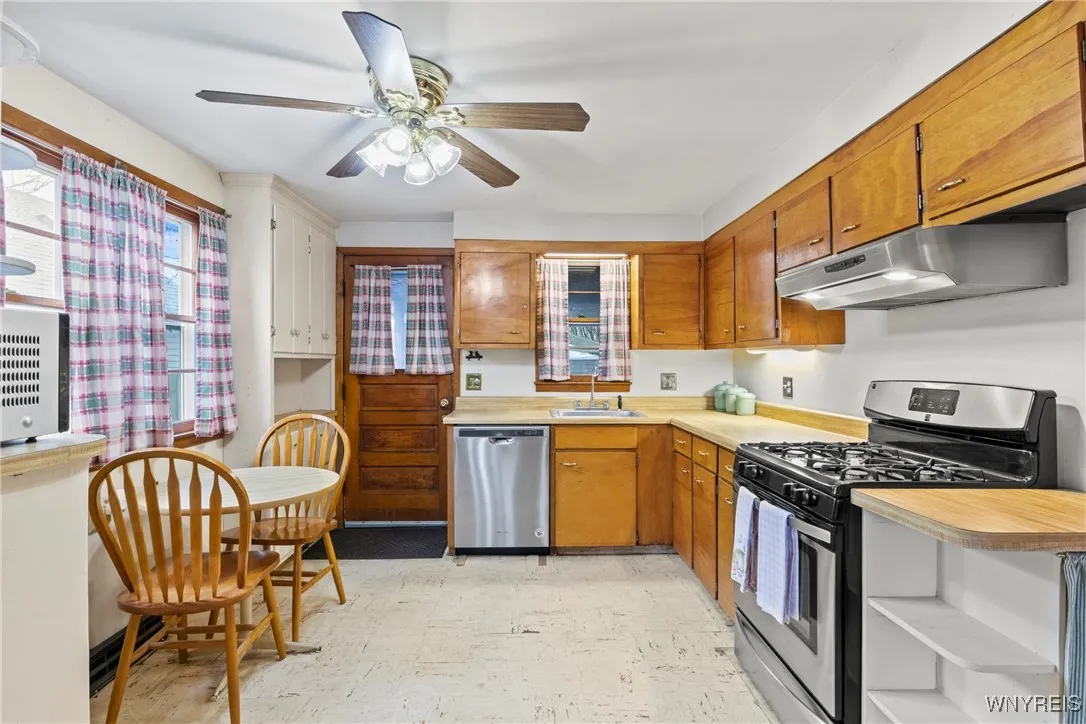 19 Manser Drive, Amherst, New York 14226, Amherst, New York 14226, 4 Bedrooms Bedrooms, 6 Rooms Rooms,1 BathroomBathrooms,Residential,Closed,19 Manser Drive, Amherst, New York 14226,0,B1590347