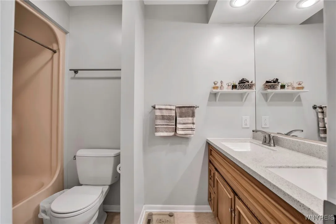1075 Youngs Road F, Amherst, New York 14221, Amherst, New York 14221, 2 Bedrooms Bedrooms, 6 Rooms Rooms,2 BathroomsBathrooms,Residential,Closed,1075 Youngs Road F, Amherst, New York 14221,0,B1590237