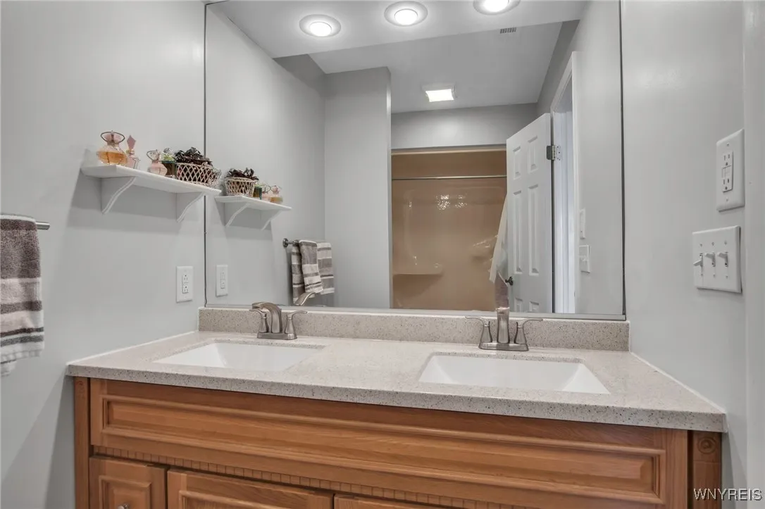 1075 Youngs Road F, Amherst, New York 14221, Amherst, New York 14221, 2 Bedrooms Bedrooms, 6 Rooms Rooms,2 BathroomsBathrooms,Residential,Closed,1075 Youngs Road F, Amherst, New York 14221,0,B1590237