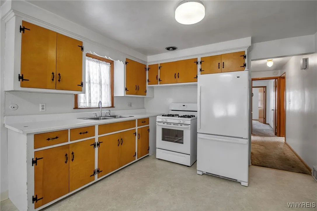 76 South Union Road, Amherst, New York 14221, Amherst, New York 14221, 6 Bedrooms Bedrooms, ,2 BathroomsBathrooms,Residential,Closed,76 South Union Road, Amherst, New York 14221,0,B1590699