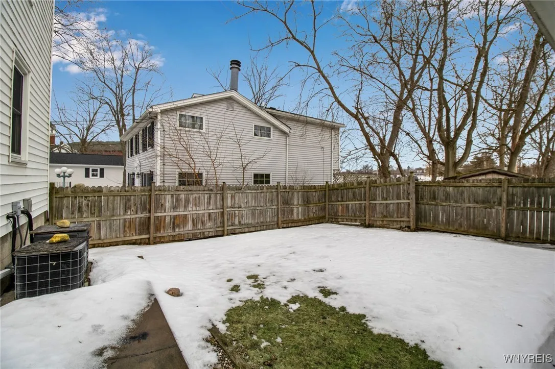 76 South Union Road, Amherst, New York 14221, Amherst, New York 14221, 6 Bedrooms Bedrooms, ,2 BathroomsBathrooms,Residential,Closed,76 South Union Road, Amherst, New York 14221,0,B1590699