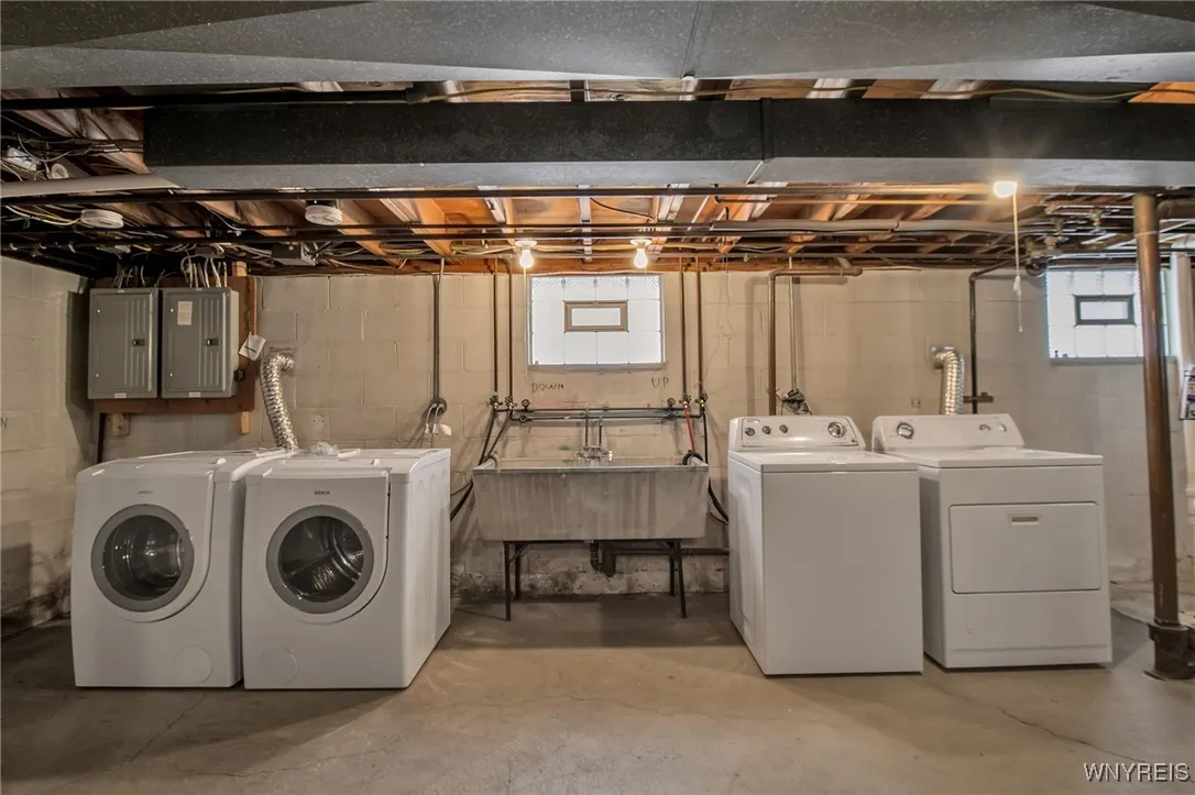 76 South Union Road, Amherst, New York 14221, Amherst, New York 14221, 6 Bedrooms Bedrooms, ,2 BathroomsBathrooms,Residential,Closed,76 South Union Road, Amherst, New York 14221,0,B1590699