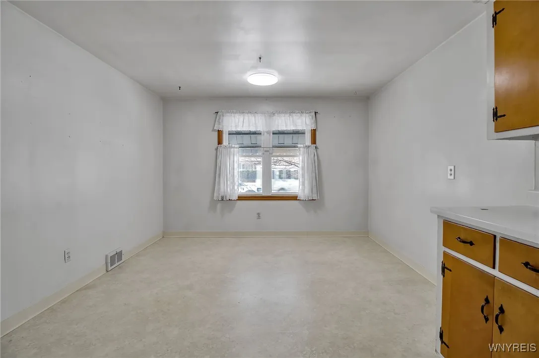 76 South Union Road, Amherst, New York 14221, Amherst, New York 14221, 6 Bedrooms Bedrooms, ,2 BathroomsBathrooms,Residential,Closed,76 South Union Road, Amherst, New York 14221,0,B1590699