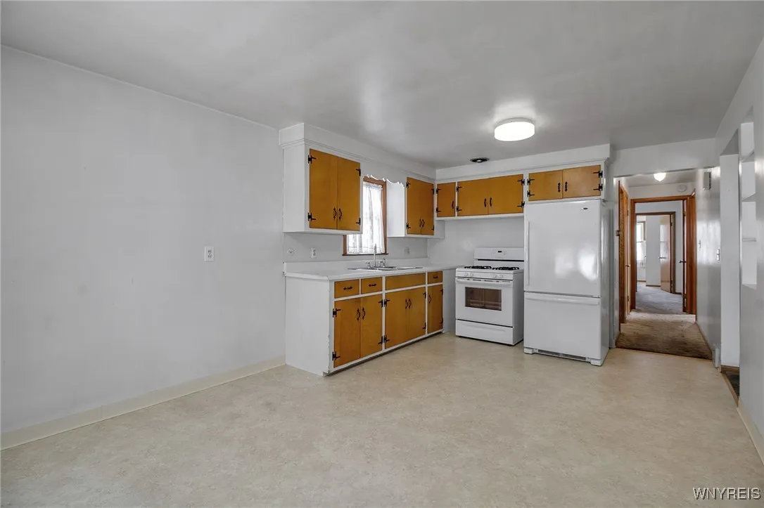 76 South Union Road, Amherst, New York 14221, Amherst, New York 14221, 6 Bedrooms Bedrooms, ,2 BathroomsBathrooms,Residential,Closed,76 South Union Road, Amherst, New York 14221,0,B1590699