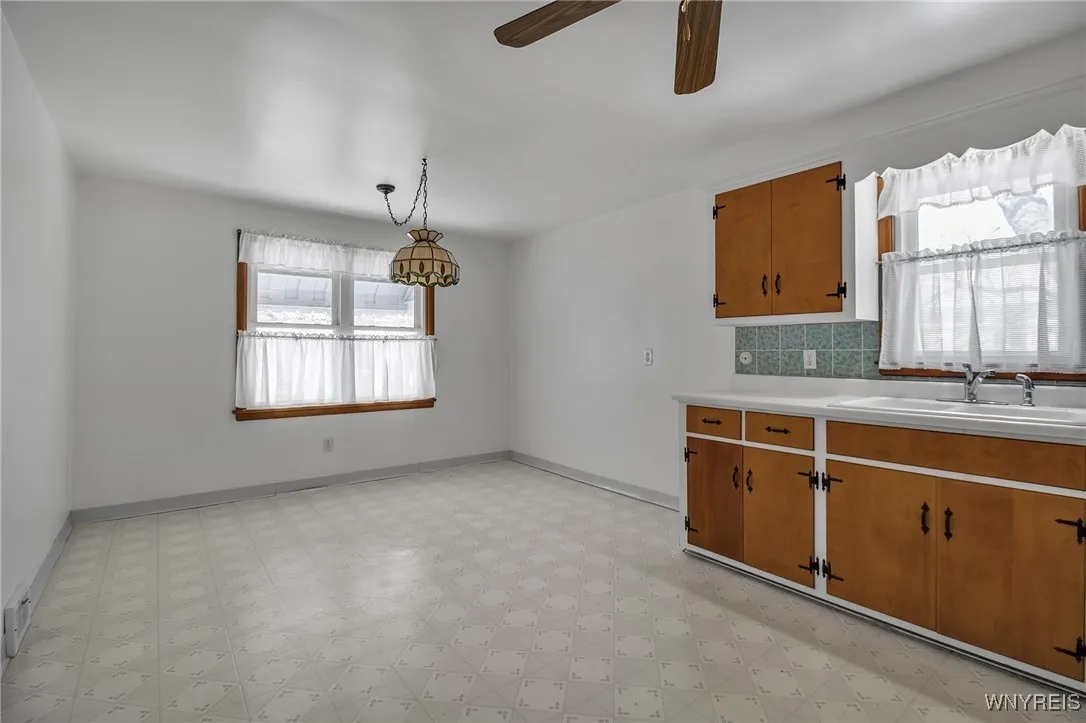 76 South Union Road, Amherst, New York 14221, Amherst, New York 14221, 6 Bedrooms Bedrooms, ,2 BathroomsBathrooms,Residential,Closed,76 South Union Road, Amherst, New York 14221,0,B1590699