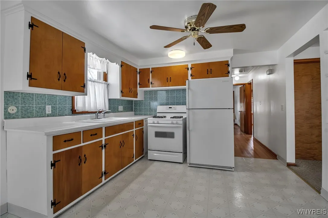 76 South Union Road, Amherst, New York 14221, Amherst, New York 14221, 6 Bedrooms Bedrooms, ,2 BathroomsBathrooms,Residential,Closed,76 South Union Road, Amherst, New York 14221,0,B1590699