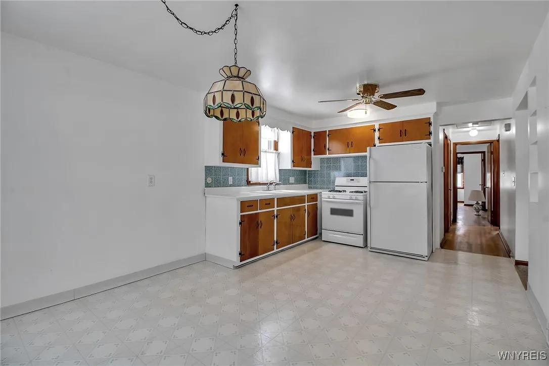 76 South Union Road, Amherst, New York 14221, Amherst, New York 14221, 6 Bedrooms Bedrooms, ,2 BathroomsBathrooms,Residential,Closed,76 South Union Road, Amherst, New York 14221,0,B1590699