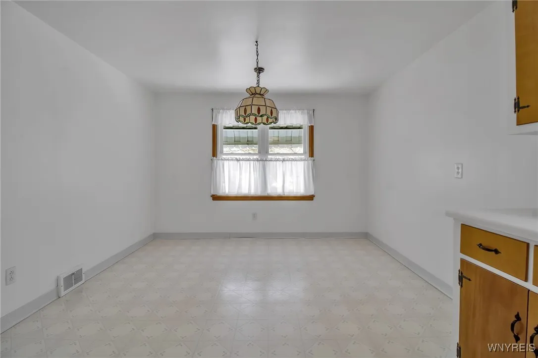 76 South Union Road, Amherst, New York 14221, Amherst, New York 14221, 6 Bedrooms Bedrooms, ,2 BathroomsBathrooms,Residential,Closed,76 South Union Road, Amherst, New York 14221,0,B1590699