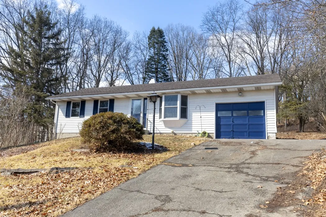 109 North Bradley Court South, Horseheads, New Yor, Horseheads, New York 14845, 3 Bedrooms Bedrooms, 7 Rooms Rooms,1 BathroomBathrooms,Residential,Closed,109 North Bradley Court South, Horseheads, New Yor,0,R1590545