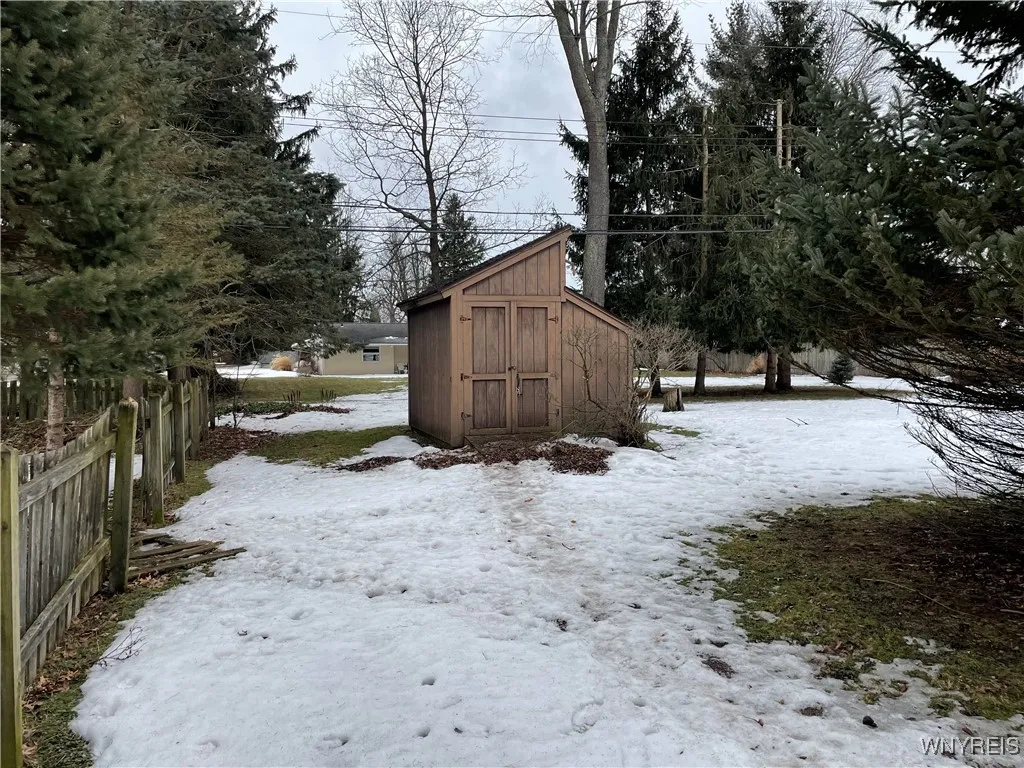 8315 Hirschwood Drive, Clarence, New York 14221, Clarence, New York 14221, 3 Bedrooms Bedrooms, 8 Rooms Rooms,1 BathroomBathrooms,Residential,Closed,8315 Hirschwood Drive, Clarence, New York 14221,0,B1590871