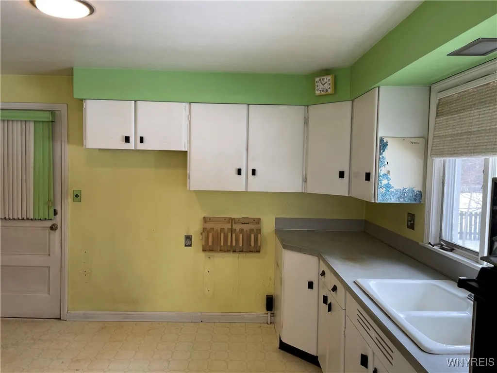 8315 Hirschwood Drive, Clarence, New York 14221, Clarence, New York 14221, 3 Bedrooms Bedrooms, 8 Rooms Rooms,1 BathroomBathrooms,Residential,Closed,8315 Hirschwood Drive, Clarence, New York 14221,0,B1590871