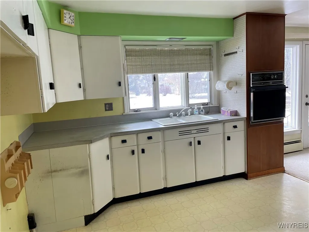 8315 Hirschwood Drive, Clarence, New York 14221, Clarence, New York 14221, 3 Bedrooms Bedrooms, 8 Rooms Rooms,1 BathroomBathrooms,Residential,Closed,8315 Hirschwood Drive, Clarence, New York 14221,0,B1590871