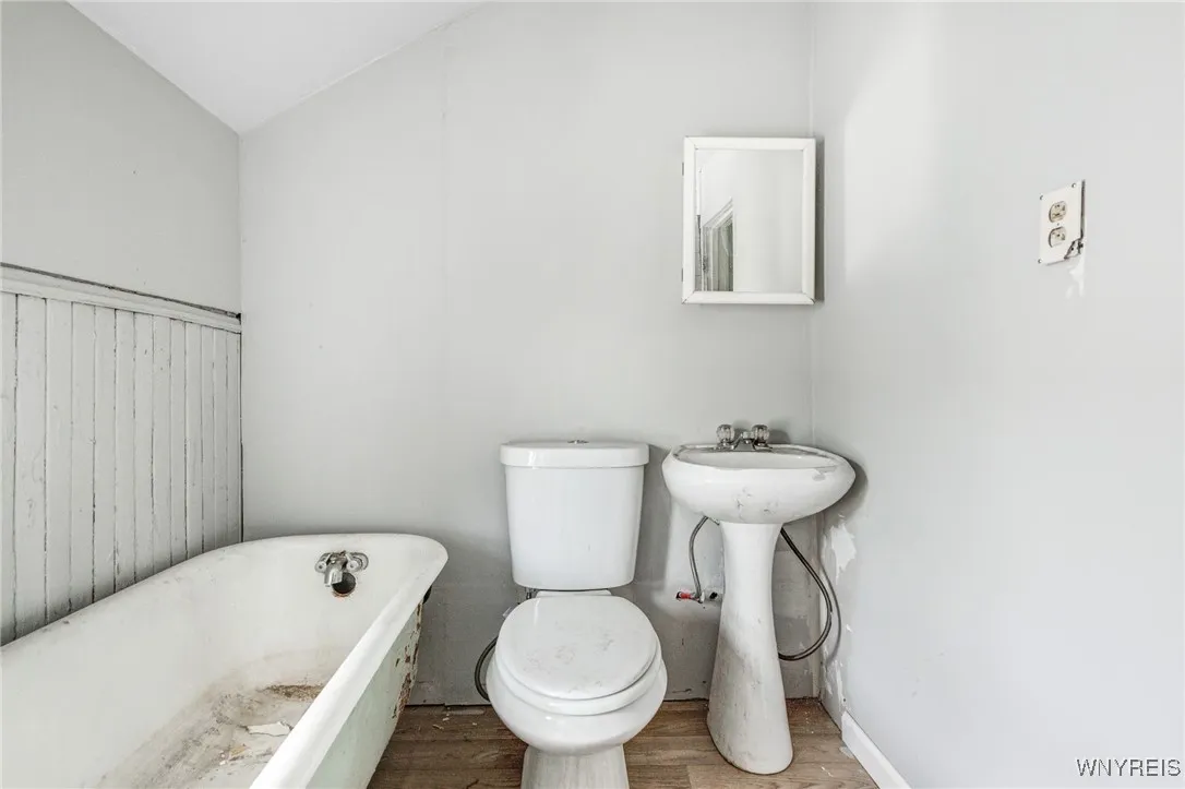 81 Schutrum Street, Buffalo, New York 14212, Buffalo, New York 14212, 5 Bedrooms Bedrooms, ,2 BathroomsBathrooms,Residential,Closed,81 Schutrum Street, Buffalo, New York 14212,0,B1591021