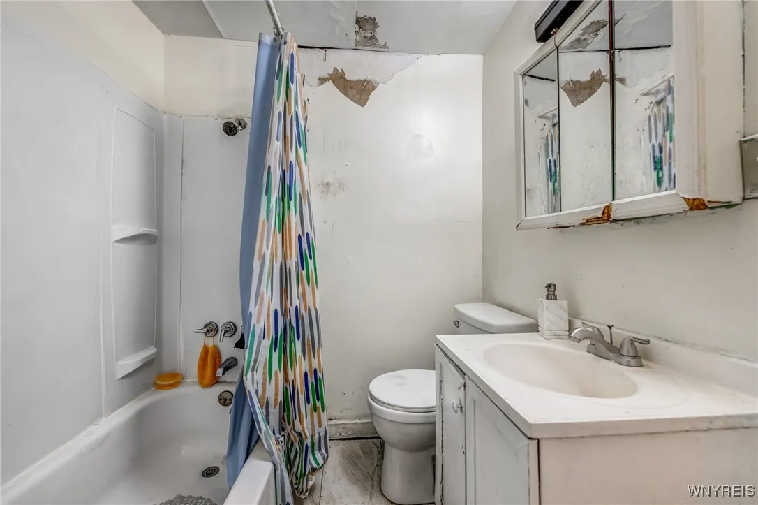 81 Schutrum Street, Buffalo, New York 14212, Buffalo, New York 14212, 5 Bedrooms Bedrooms, ,2 BathroomsBathrooms,Residential,Closed,81 Schutrum Street, Buffalo, New York 14212,0,B1591021