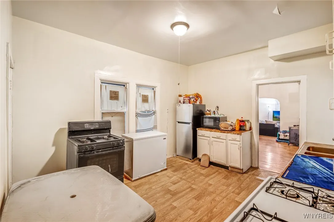 81 Schutrum Street, Buffalo, New York 14212, Buffalo, New York 14212, 5 Bedrooms Bedrooms, ,2 BathroomsBathrooms,Residential,Closed,81 Schutrum Street, Buffalo, New York 14212,0,B1591021